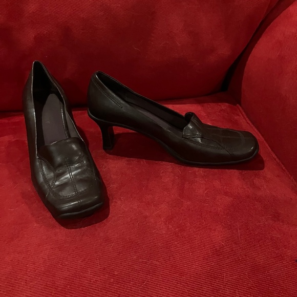Woman's Shoes - Picture 1 of 3